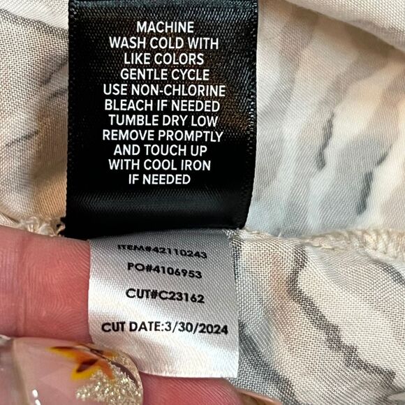 Torrid Blouse Womens 1X Zebra Print All Over Boho Funky Shirt Relaxed V Neck Top - Picture 10 of 10